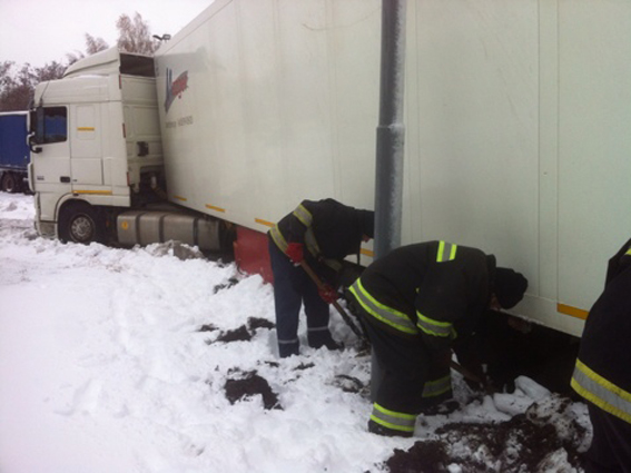 продолжаются работы по восстановлению электроснабжения в 4 областях Украины 1