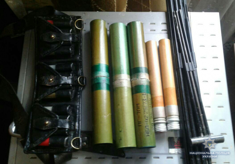 У Івано-Франківську вилучили арсенал зброї та боєприпасів