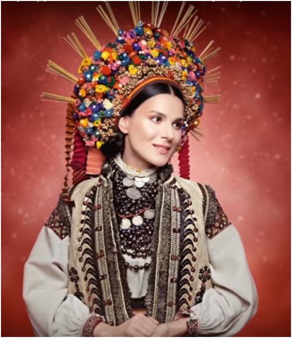 "Все делают профессионально": Ефросинина рассказала про съемки в образе украинской невесты (видео)