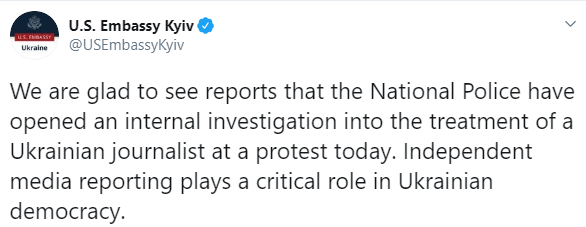 Посольство США отреагировало на нападение полиции на журналиста в Киеве
