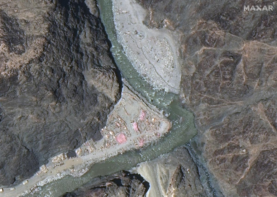 Китай стягує війська до спірного кордону з Індією