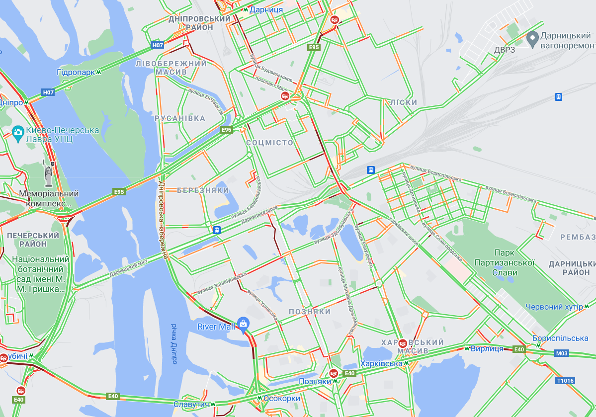 Київ під вечір знов зупинився у заторах: які вулиці краще оминути