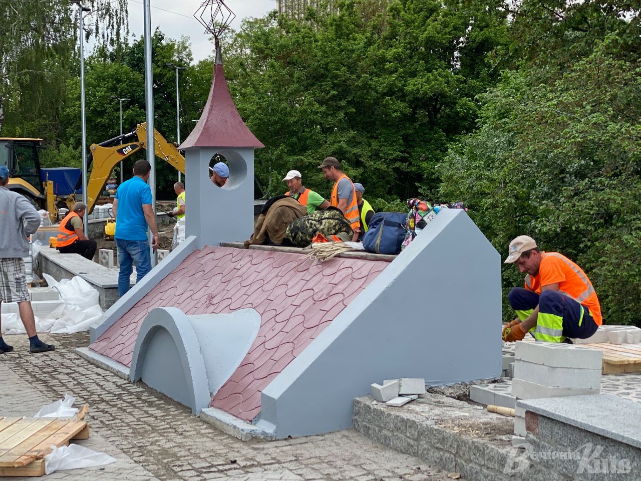 Новые краски и арт-объекты: появились фото Пейзажной аллеи в Киеве после реконструкции