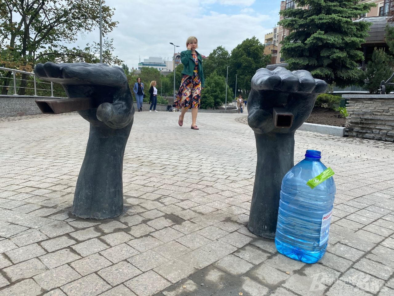 Новые краски и арт-объекты: появились фото Пейзажной аллеи в Киеве после реконструкции