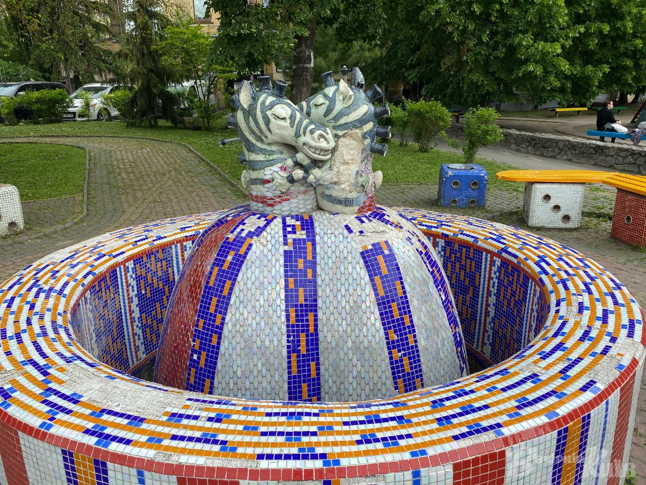 Новые краски и арт-объекты: появились фото Пейзажной аллеи в Киеве после реконструкции