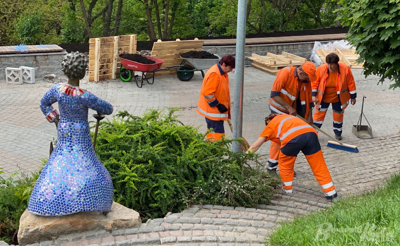 Новые краски и арт-объекты: появились фото Пейзажной аллеи в Киеве после реконструкции