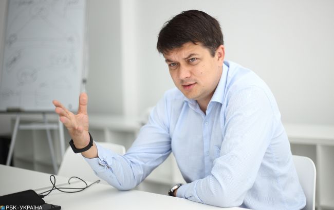 У травні 2019 року Разумков став лідером "Слуги народу"