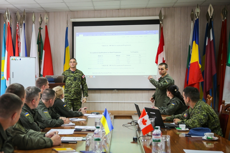 У Київській області стартували спільні навчання військових Нацгвардії та канадських інструкторів