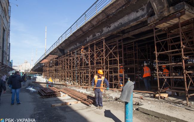 Украинцам урезали зарплаты: кому именно не повезло