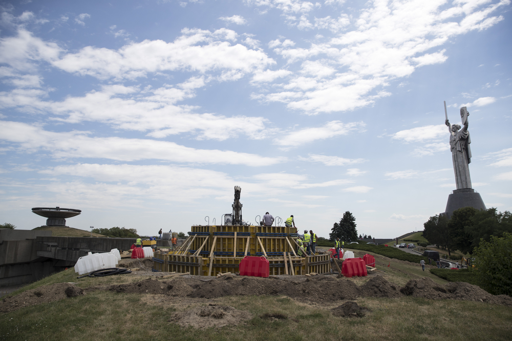 В Киеве изменят монумент &quot;Родина-мать&quot;: как он будет выглядеть