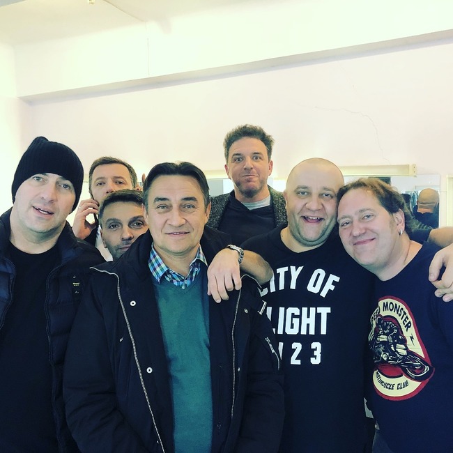 Уже без костыля: актер "Дизель-шоу" вернулся на сцену после аварии