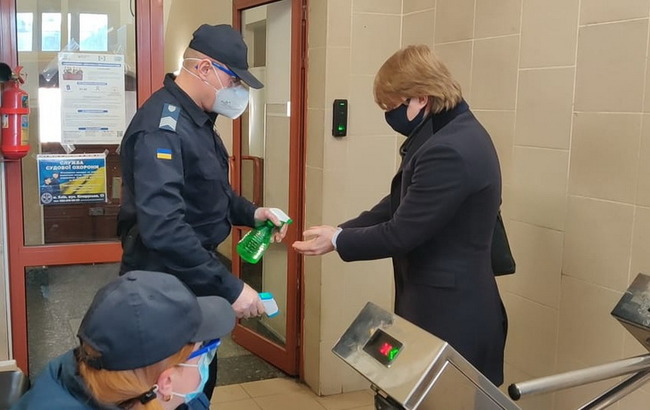 Вірусна повістка: як українські суди працюють під час карантину