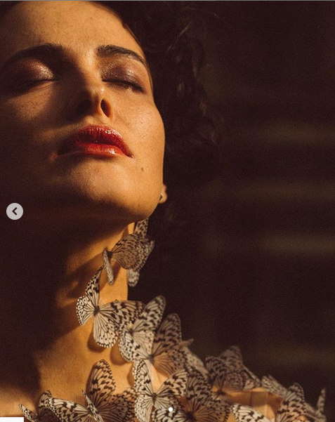 "Райская пташка": Астафьева соблазнила чувственной фотосессией в белье