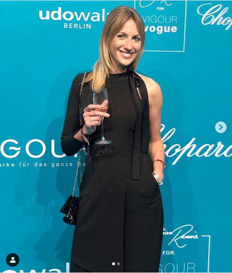 Леся Никитюк в элегантном комбинезоне раскрыла тайну кольца на пальце