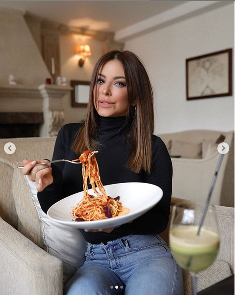 "Можно побаловать себя": Ани Лорак показала, как нарушает строгую диету