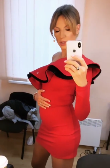 "Для драматургии": Леся Никитюк "засветила" округлившийся животик