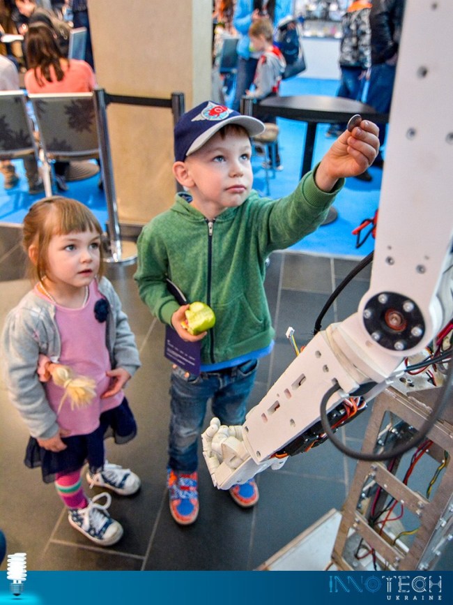 На мастер-классах форума InnoTech в Киеве можно будет научиться управлять роботами и дронами