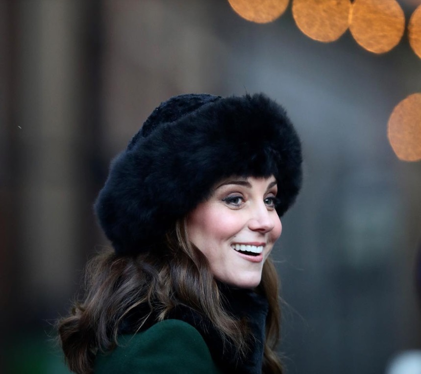 Королева Єлизавета II відмовилася носити хутро: що сталося