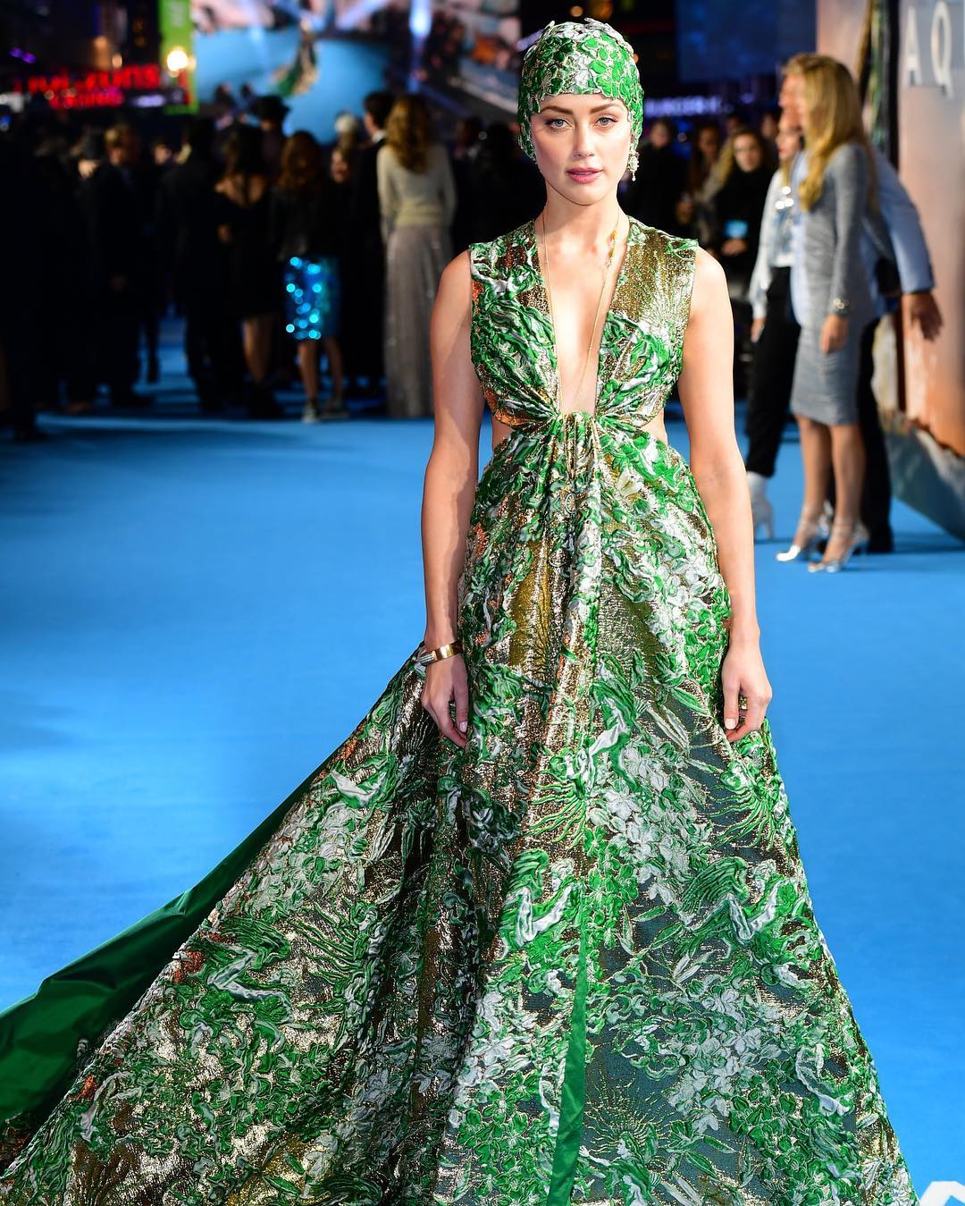 Эмбер Херд поразила экстравагантным нарядом на премьере "Аквамена"