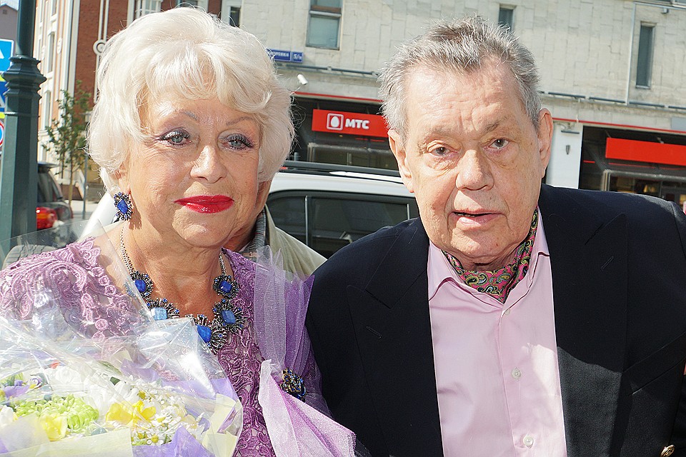 &quot;Он покинул этот мир&quot;: жена Караченцова рассказала о последних днях актера