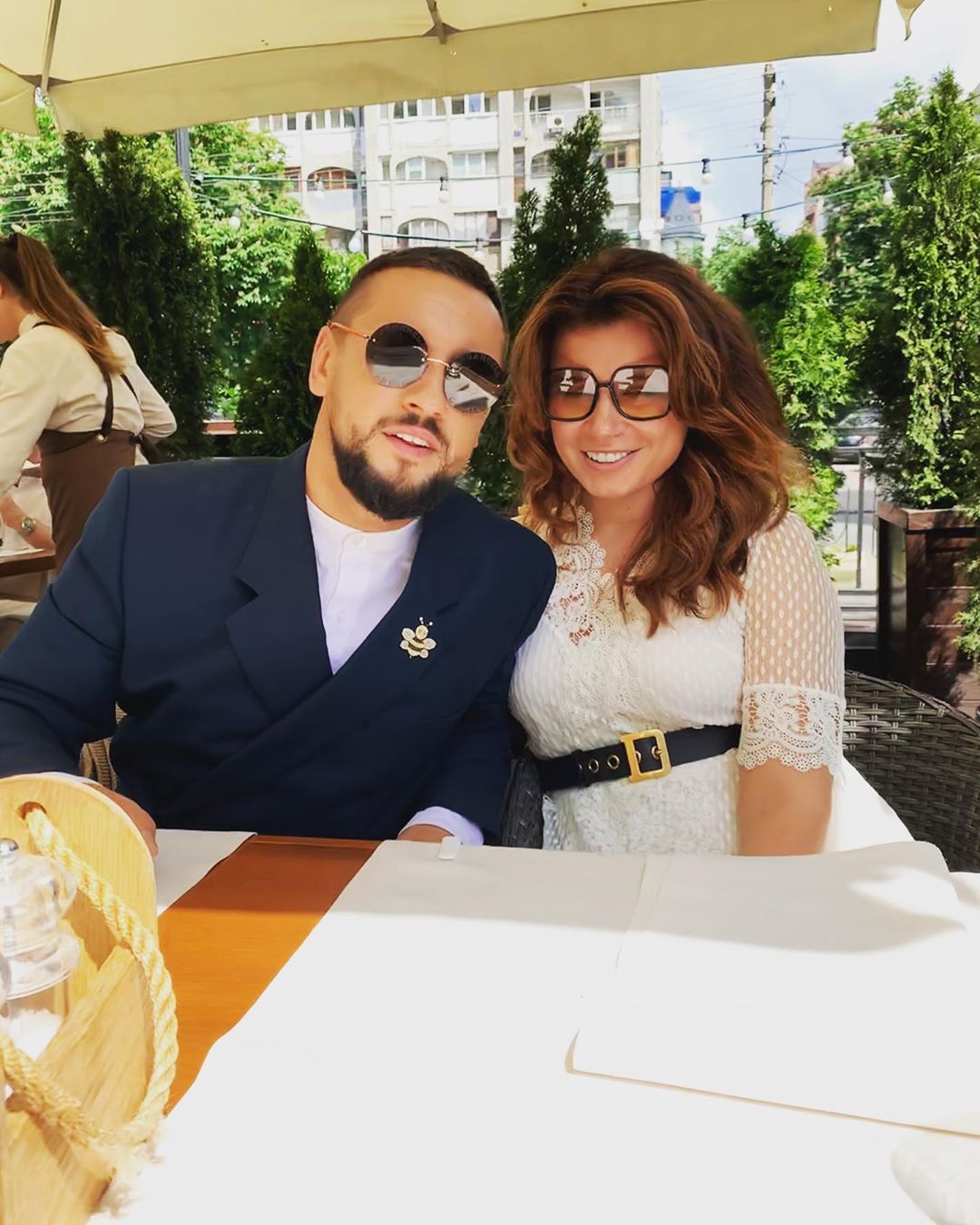 "Чарівна родина": дружина MONATIK'а зачарувала стильним фото з чоловіком