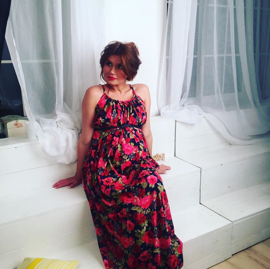 Нежная и прекрасная: жена MONATIK'а растрогала сеть "беременными" фото