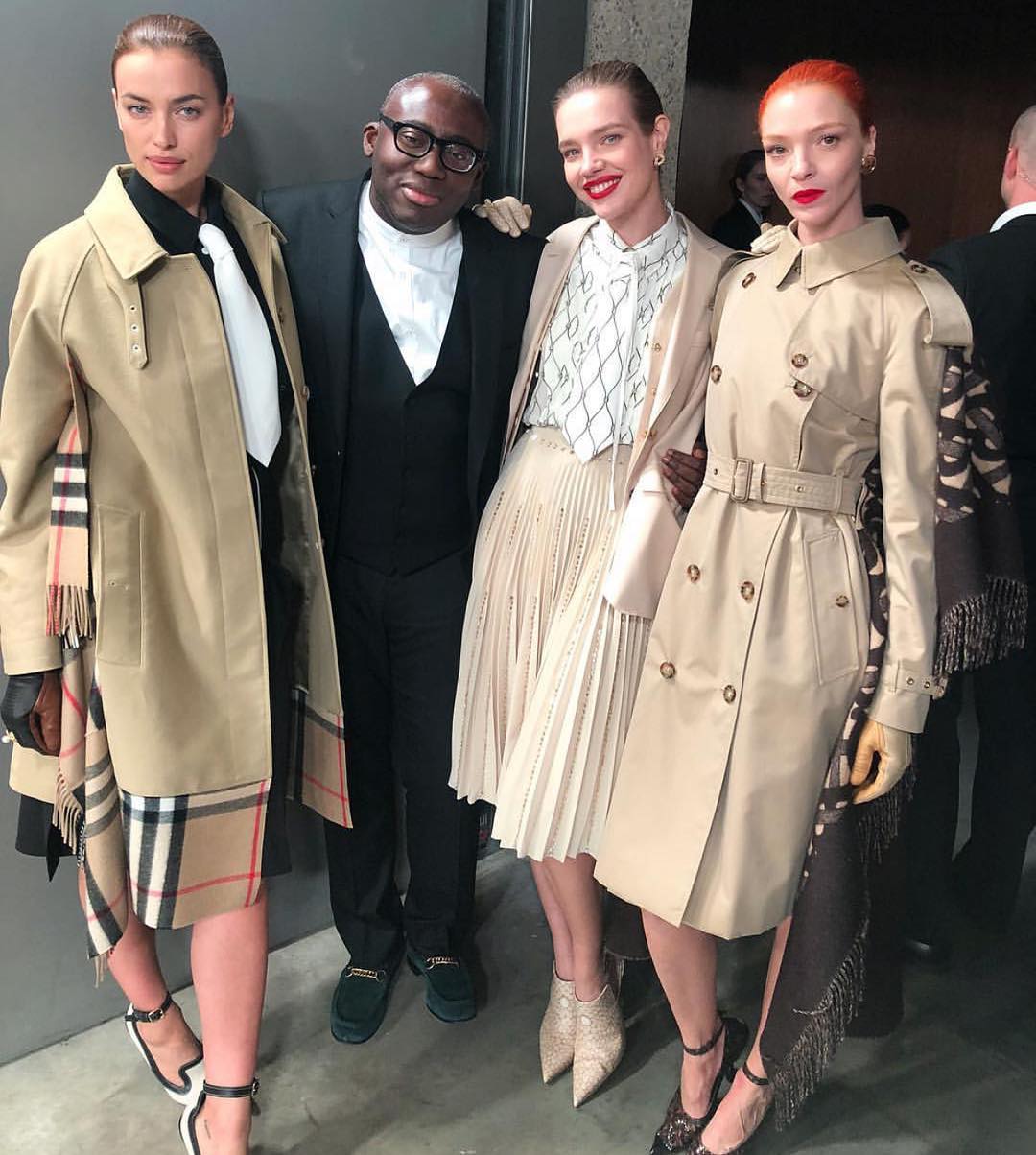 Просто безупречно: образ Ирины Шейк для шоу Burberry стал одним из самых обсуждаемых