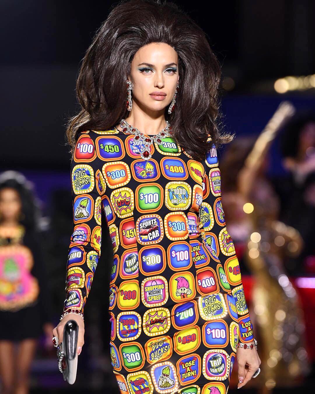 Ирина Шейк на показе Moschino