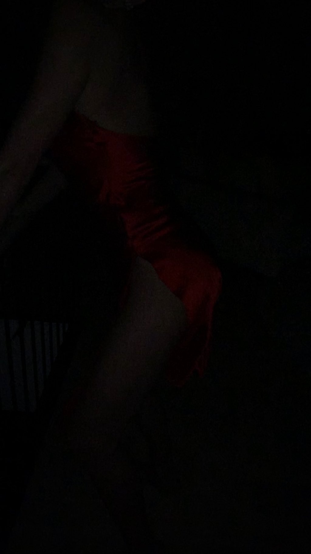 Напівгола і з червоними губами: Ірина Шейк в образі жінки-вамп блищить в Нью-Йорку