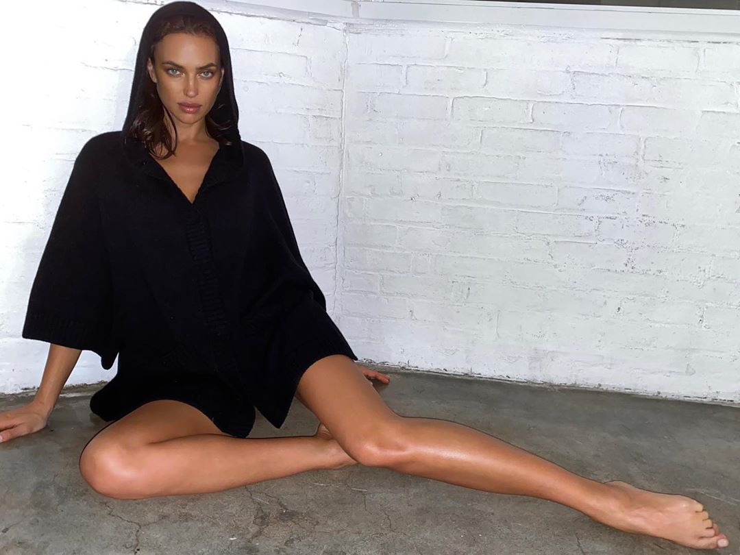 Она совершенна! Ирина Шейк восхитила стройными ногами и чувственным образом