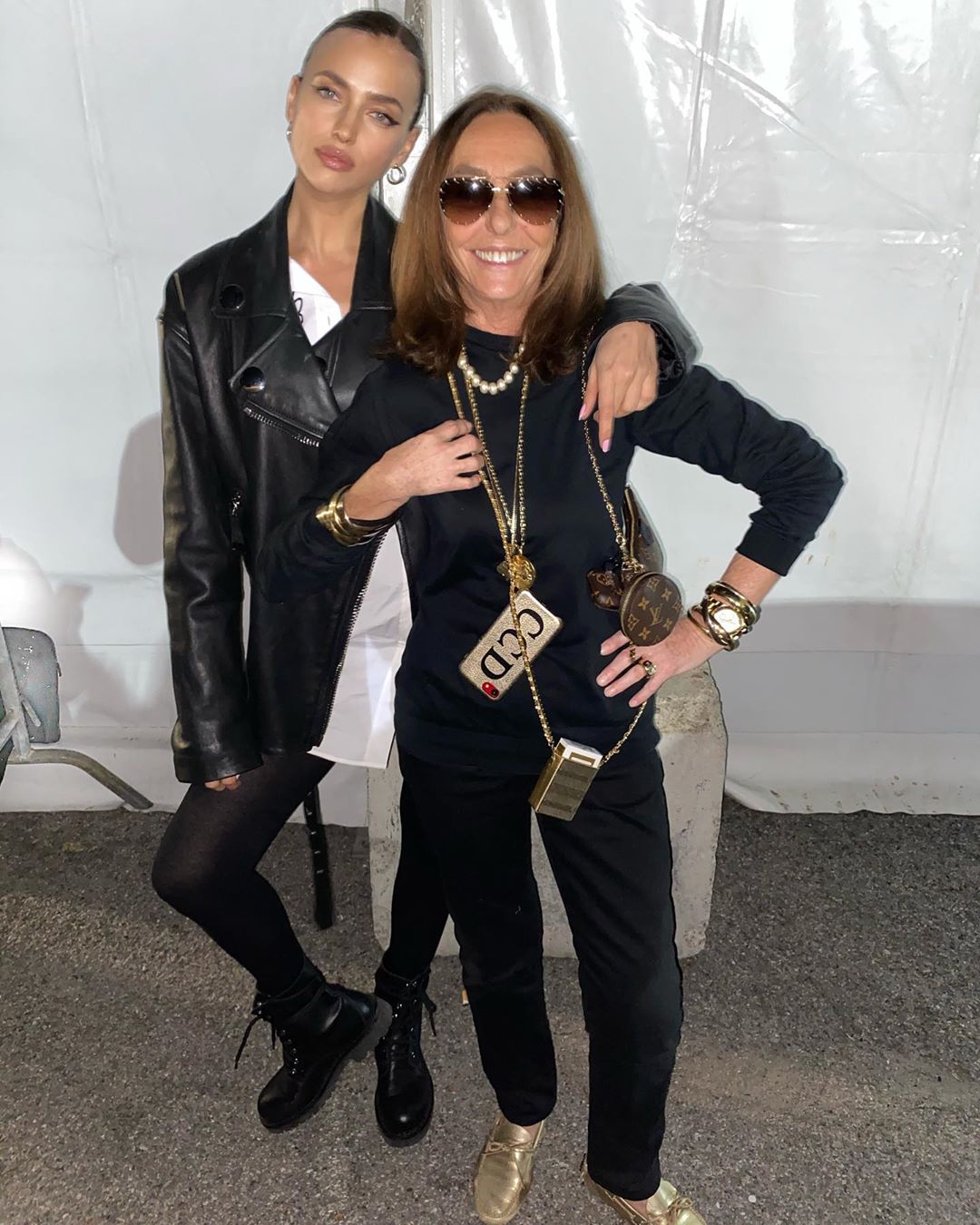 Взять на заметку: Ирина Шейк показала безупречный total look в трендовом оттенке весны