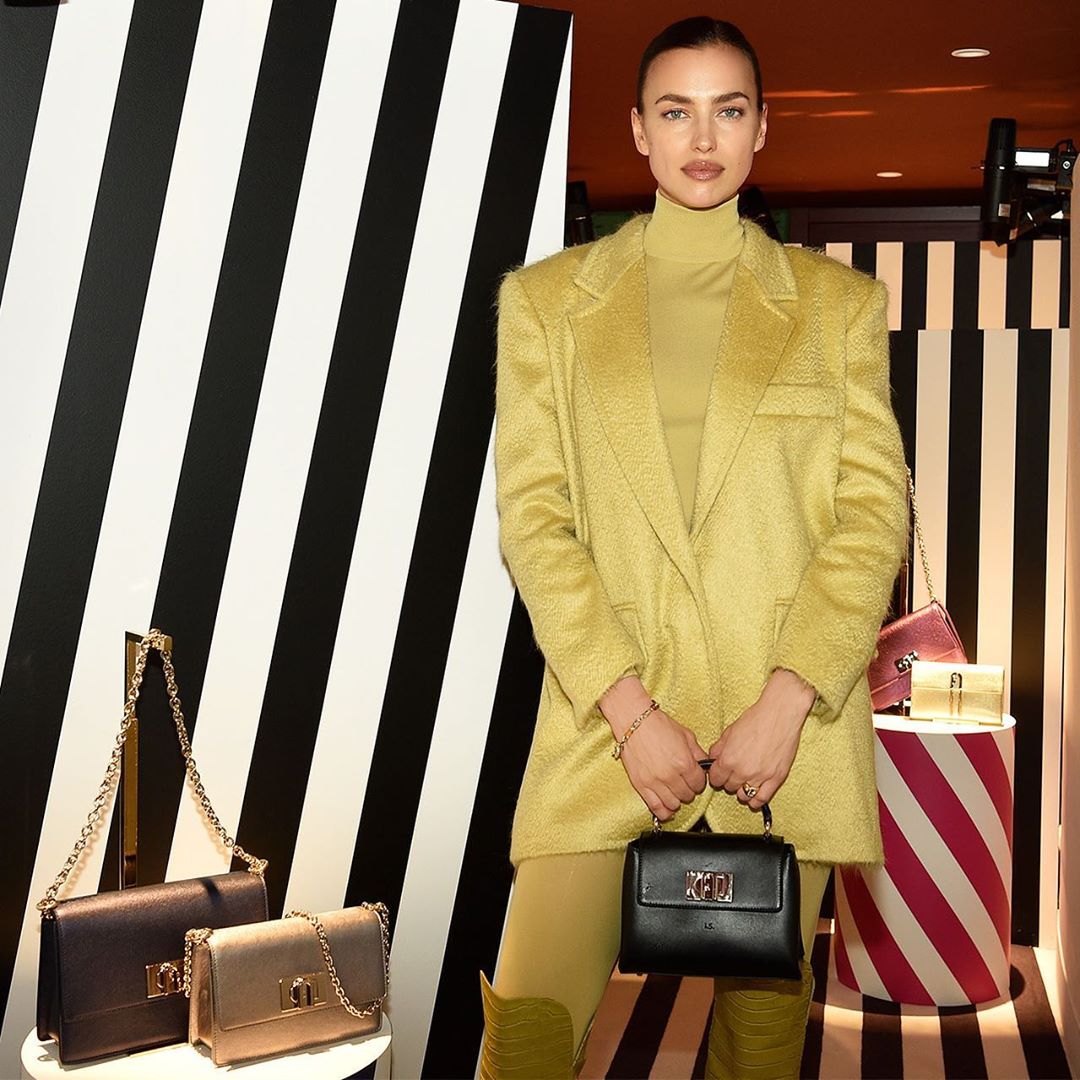 Взять на заметку: Ирина Шейк показала безупречный total look в трендовом оттенке весны