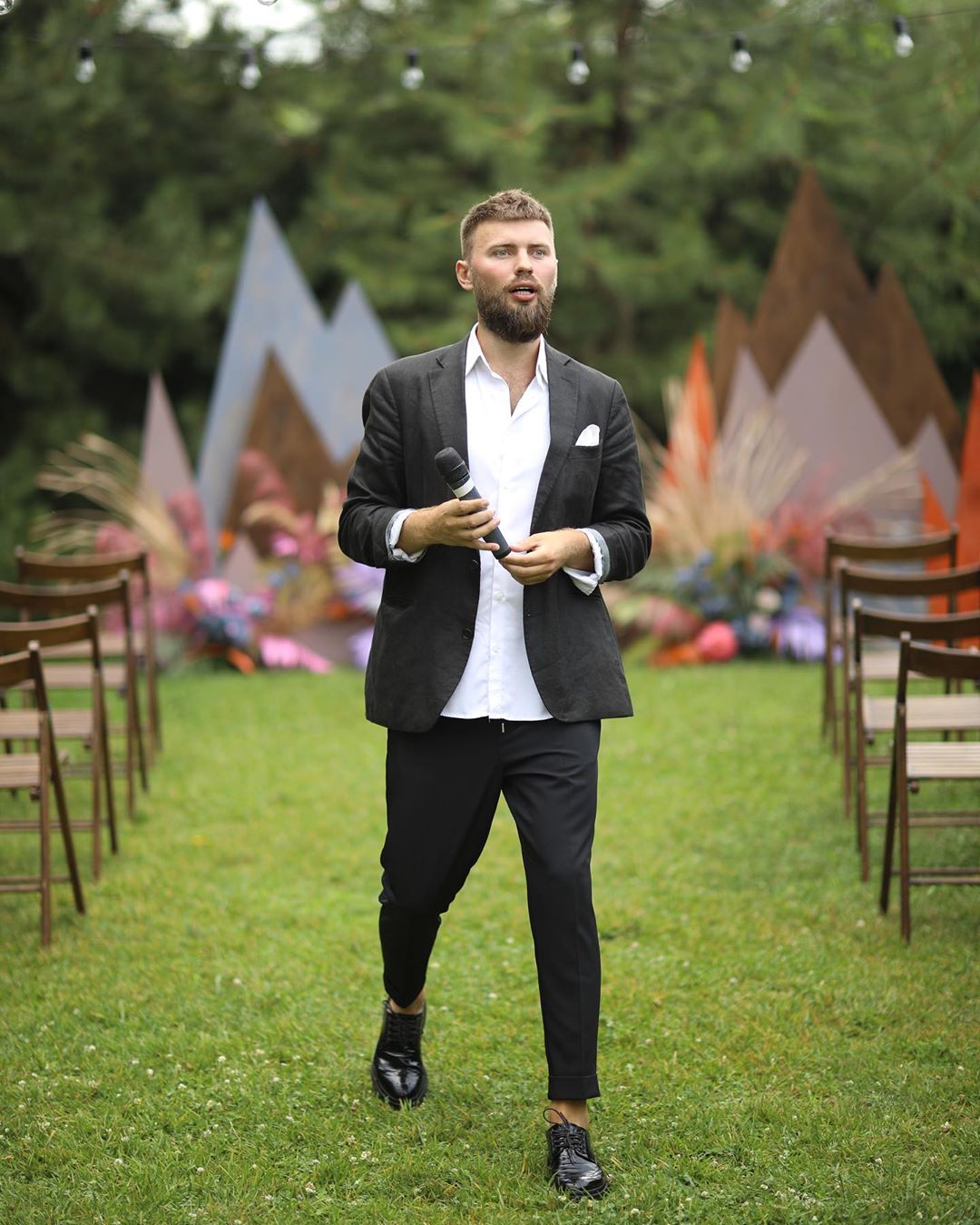 В Одесі з вікна випав відомий ведучий: усі подробиці