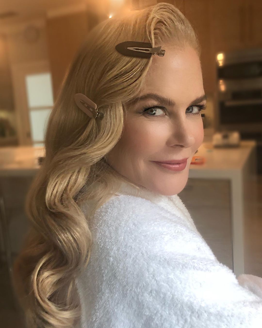 Розкішна з голови до ніг: Ніколь Кідман підкорила ідеальним вечірнім образом від Michael Kors