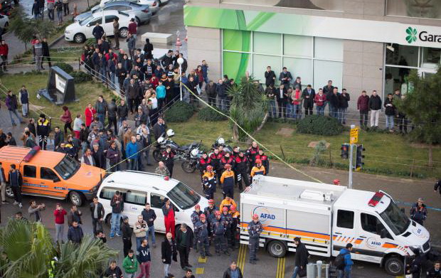 Теракт в Туреччині: з'явилися фото з місця вибуху в Ізмірі