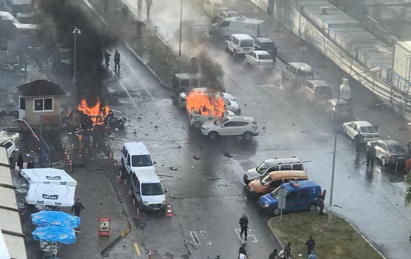 Теракт в Туреччині: з'явилися фото з місця вибуху в Ізмірі