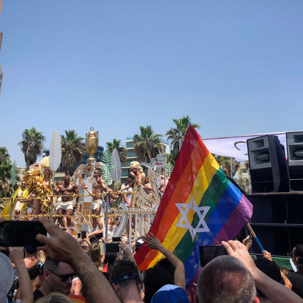 У Тель-Авіві відбувся масштабний гей-парад: як це було (фото, відео)