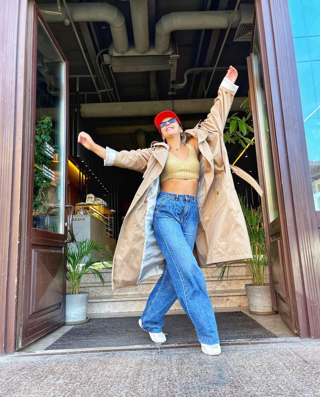 Просто пушка: Джамала в коротком топе похвасталась упругим прессом