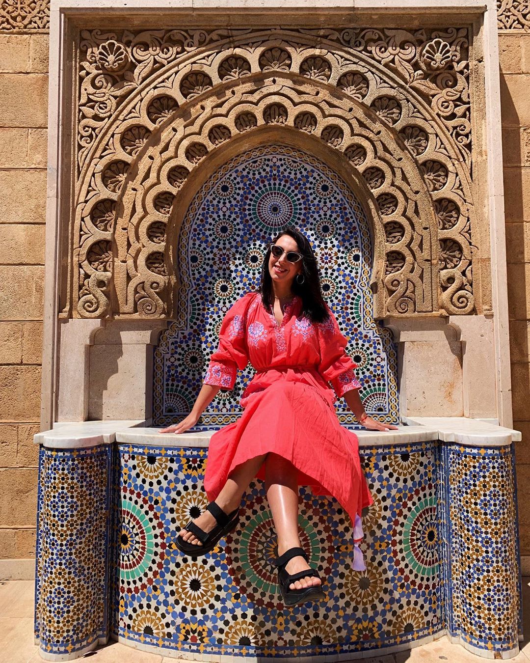 Принцеса Марокко: Джамала в розкішному платті-вишиванці заворожила яскравим "луком"