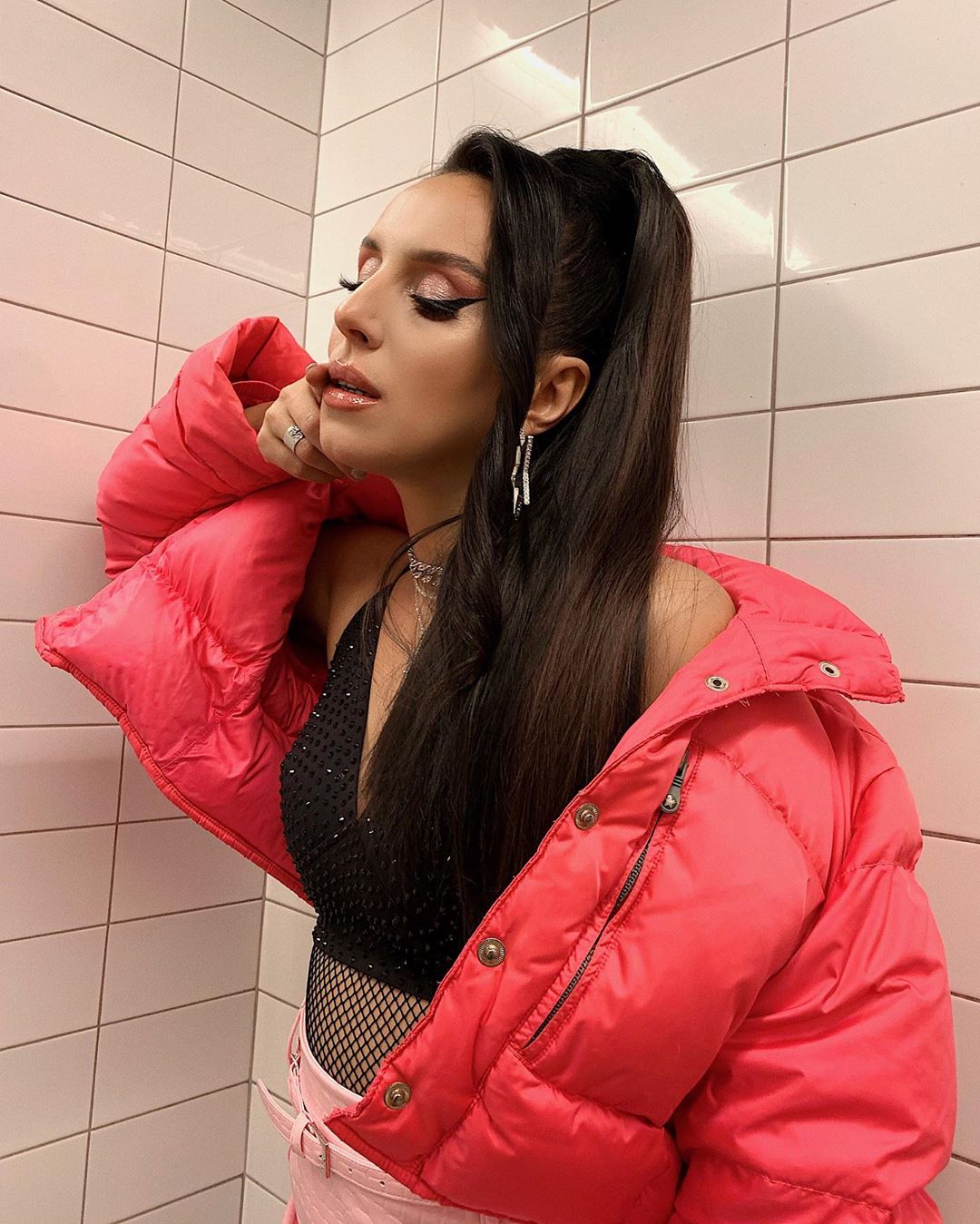 Мода зараз толерантна: Джамала вразила яскравим образом з секонд-хенду