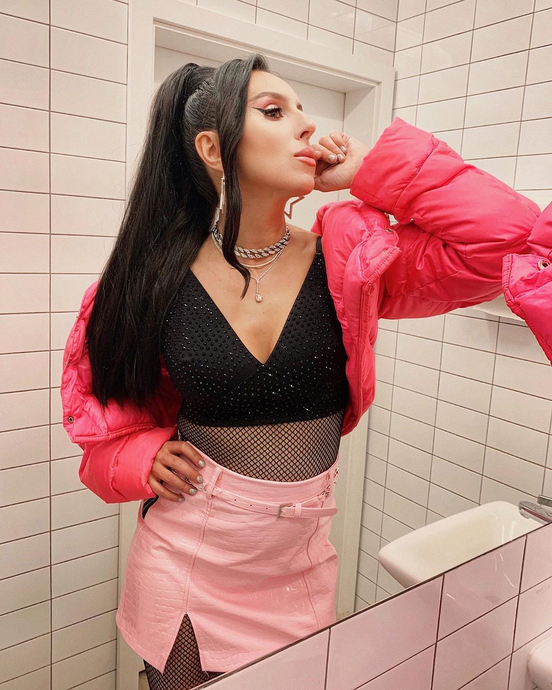 Мода зараз толерантна: Джамала вразила яскравим образом з секонд-хенду