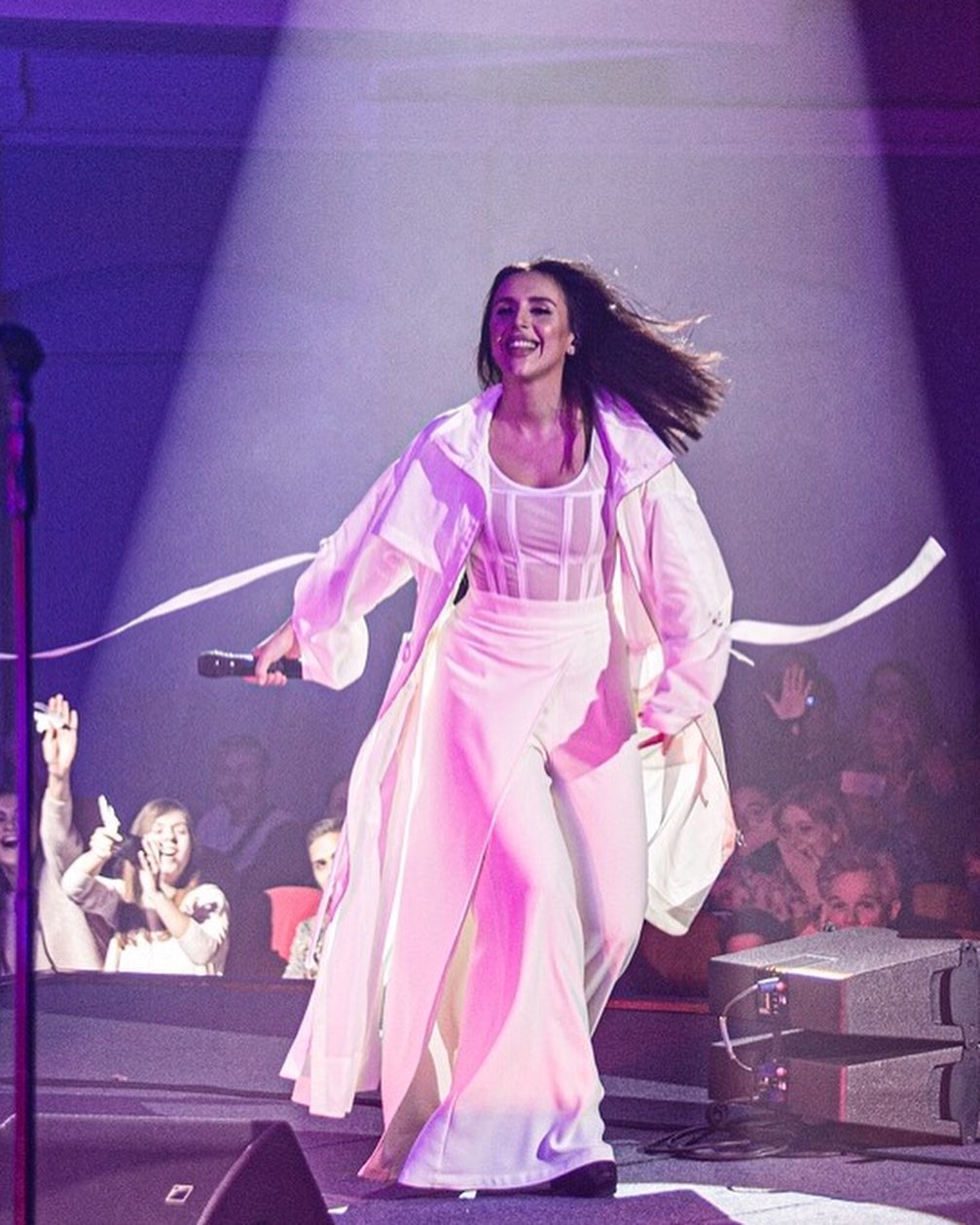 Помогите определиться: Джамала озадачила фанов нелегкой "стильной задачей"