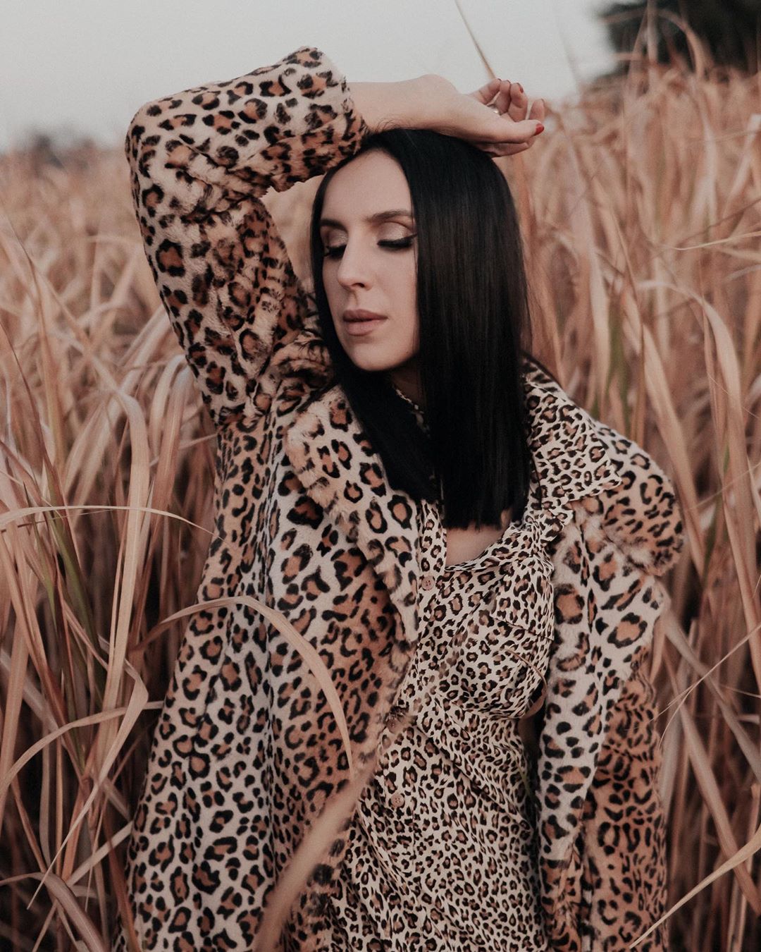 Затаившийся леопард: Джамала поразила фотосессией в поле в "хищном" образе