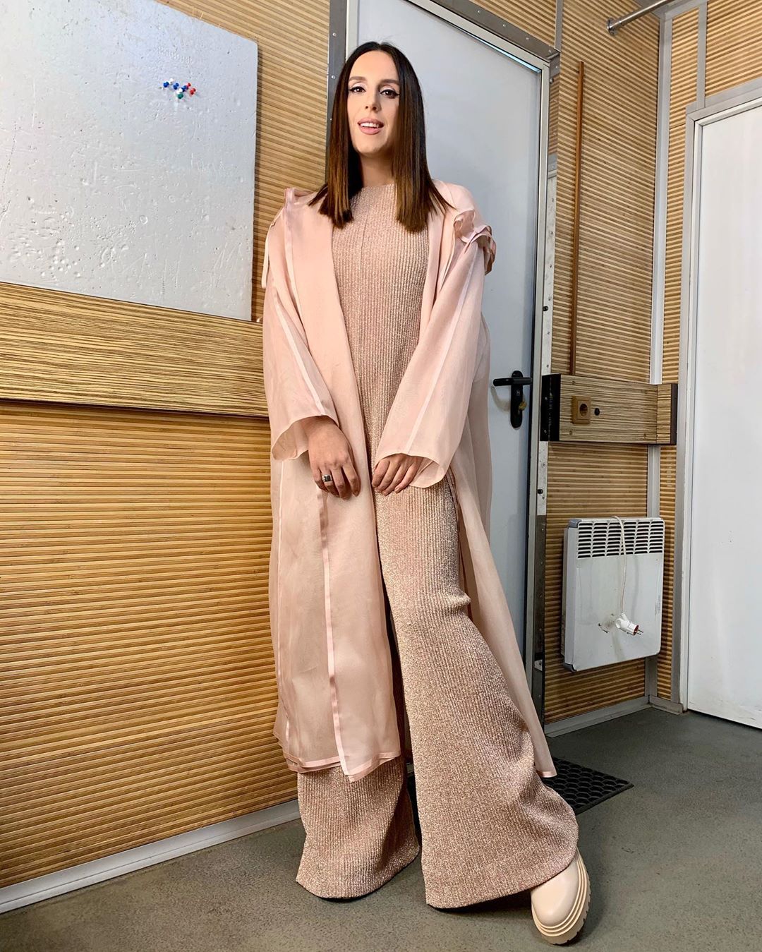 Відчувається шалена напруга: вагітна Джамала в ніжному образі виступила у фіналі Нацвідбору