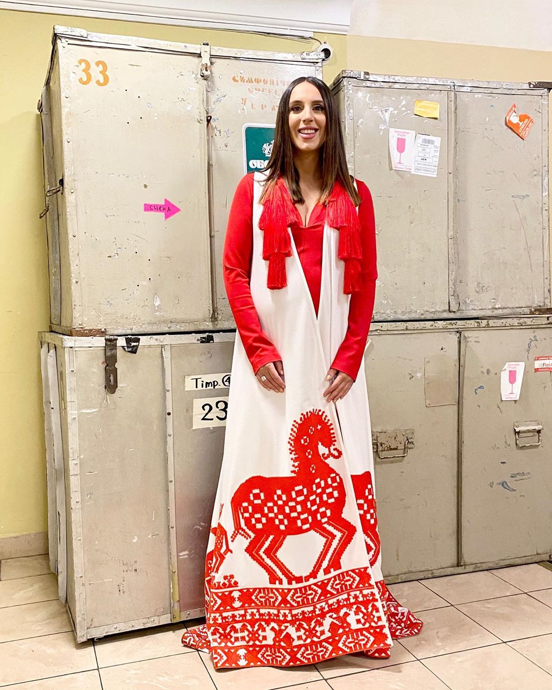 Світиться від щастя: Джамала підкреслила вагітний животик яскравим платтям в етнічному стилі