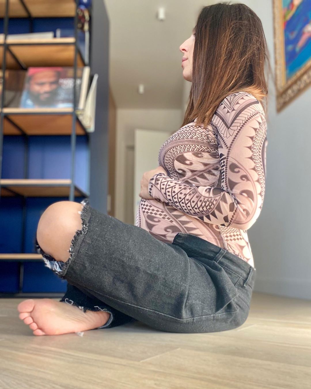 Ніжна красуня: Джамала підкреслила вагітний животик облягаючим нарядом