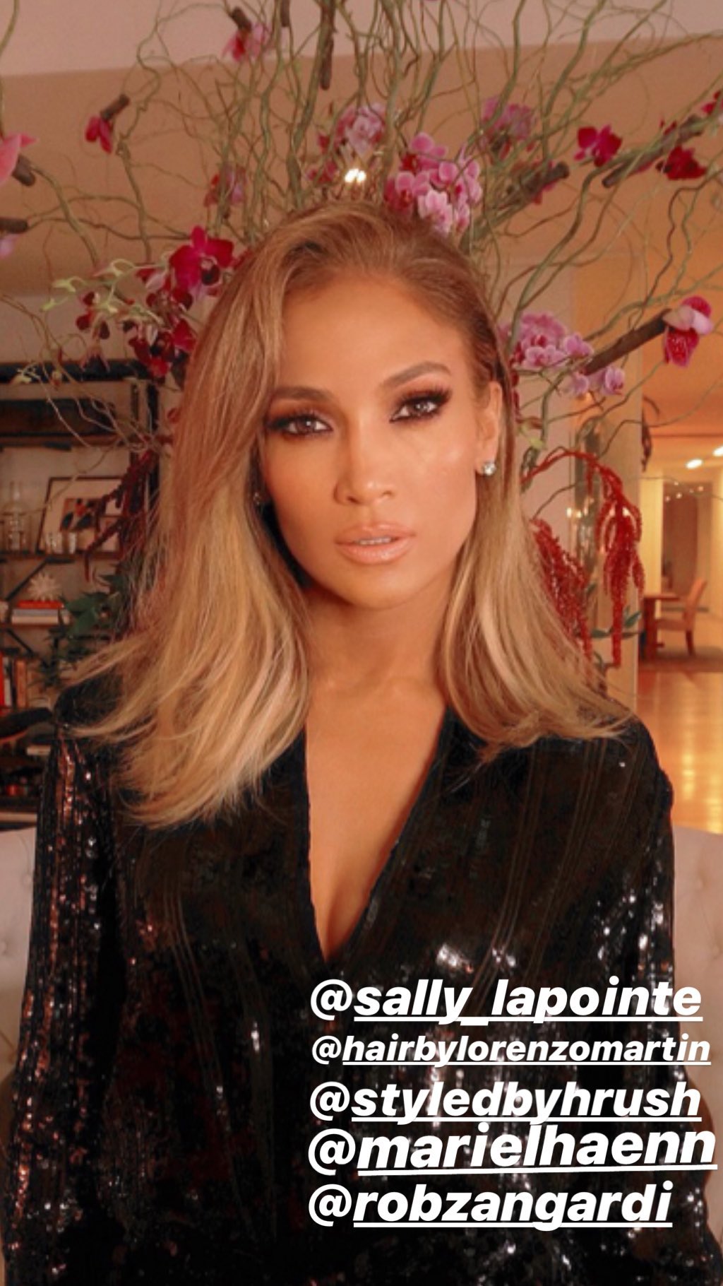 Еще моложе: 50-летняя Дженнифер Лопес восхищает цветущим внешним видом