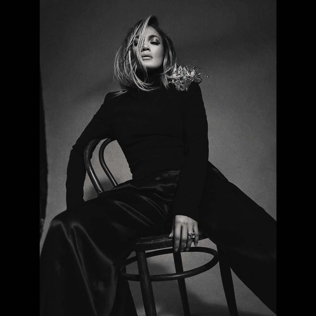 Немов персик: 50-річна Дженніфер Лопес вразила нев'янучою красою