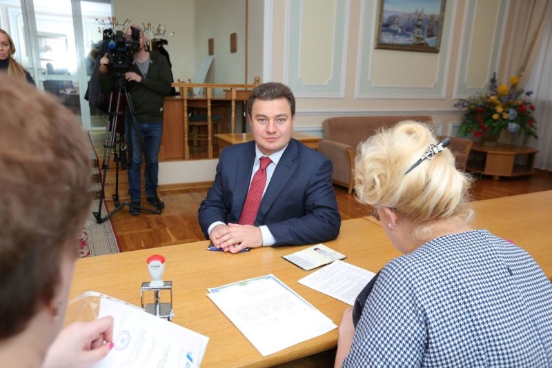 Бондарь подал документы в ЦИК для регистрации кандидатом в президенты