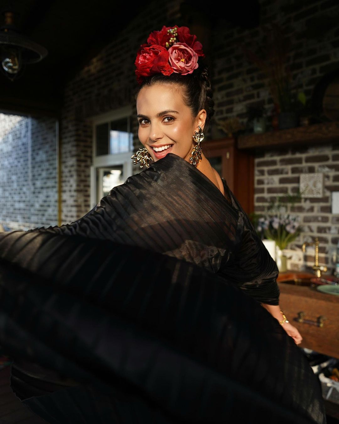 Украинская Фрида Кало: Настя Каменских ярко отпраздновала день рождения